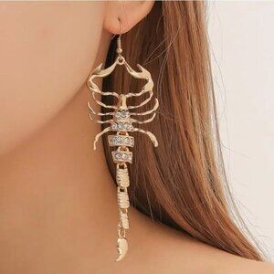 Scorpion Design Shiny Rhinestone Earrings (Color: Golden)